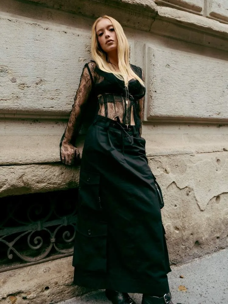 Foto de Maria Braz, uma das famosas brasileiras na Milão Fashion Week, no desfile da Dolce & Gabbana