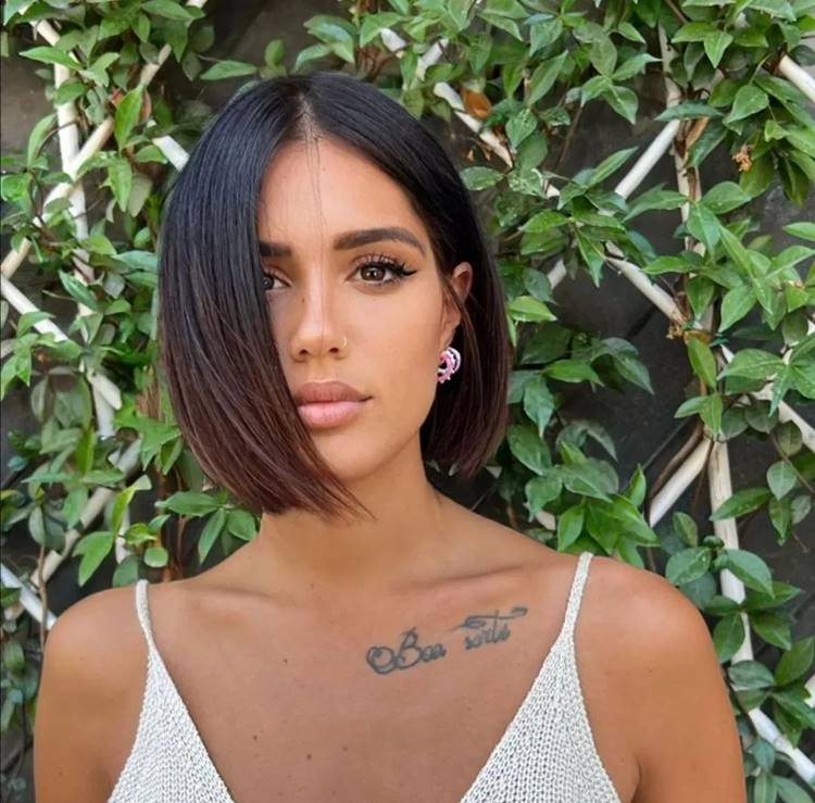 Corte blunt cut mulher cabelo liso castanho 
