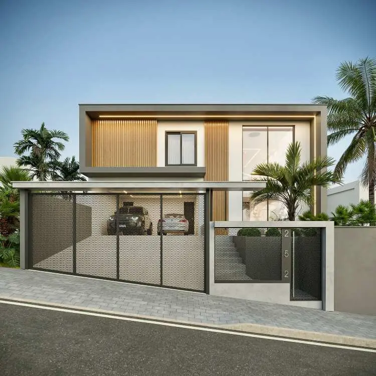 Fachada moderna com design linear, elementos em madeira ripada, grandes janelas de vidro e estrutura metálica. Muro cinza com portão vazado, garagem coberta visível com dois carros e paisagismo tropical com palmeiras, criando um visual sofisticado e acolhedor.