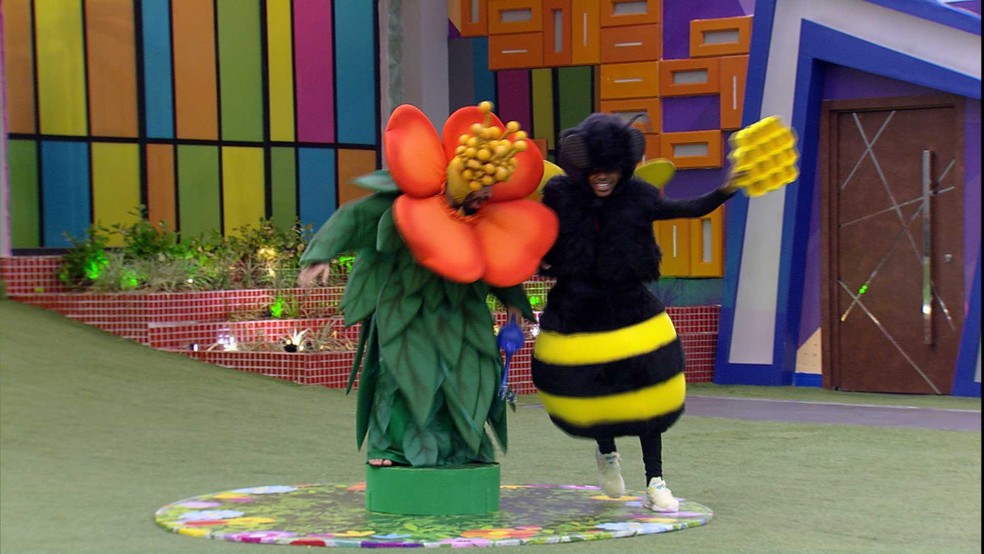 Gilberto e Lucas Penteado fantasiados de monstros no BBB21 - Globo