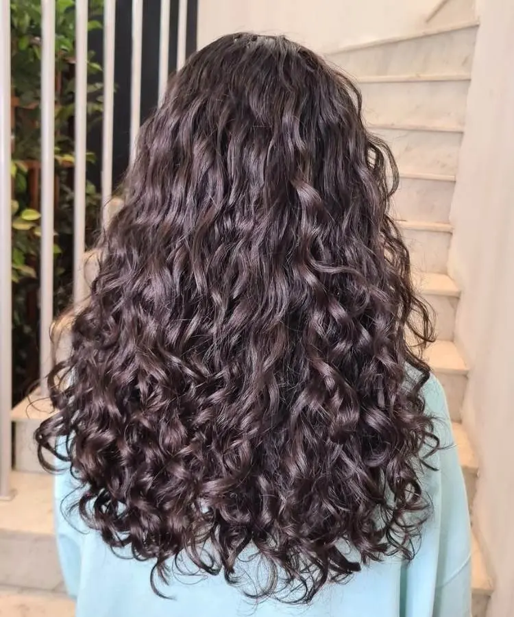 Corte cabelo longo ondulado.
