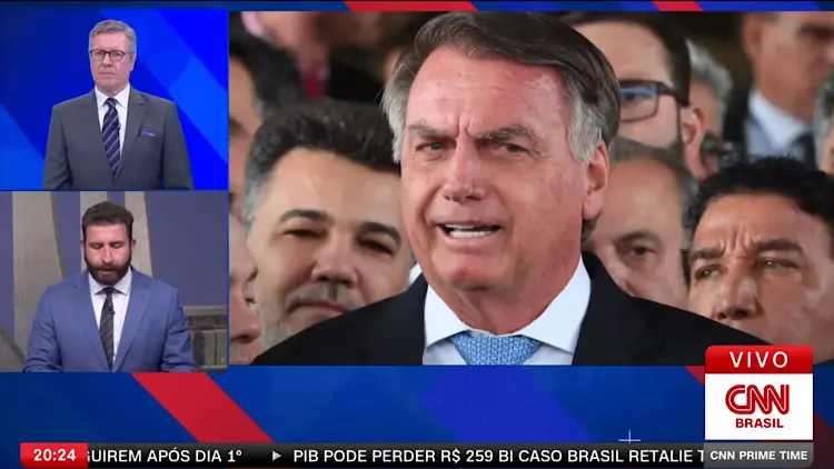 Polícia afirma que conteúdo do pen drive de Bolsonaro é irrelevante para o caso.