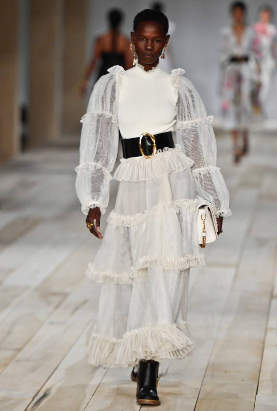 alexander mcqueen vestidos brancos 2020