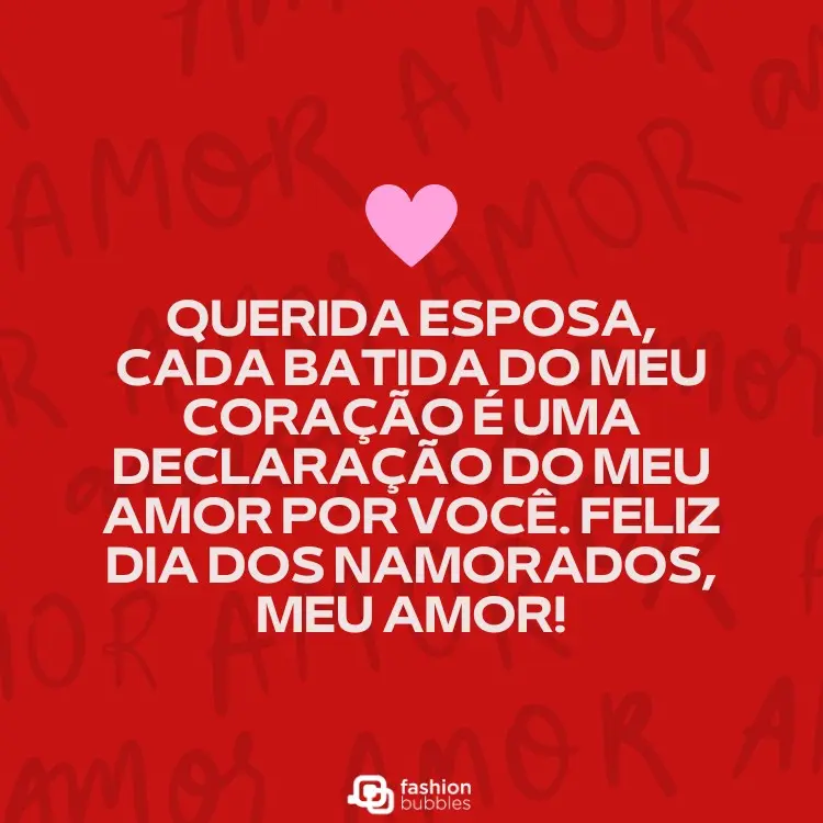 Cartão virtual de fundo vermelho escrito "amor" e frase "Querida esposa, cada batida do meu coração é uma declaração do meu amor por você. Feliz Dia dos Namorados, meu amor!" com coração rosa