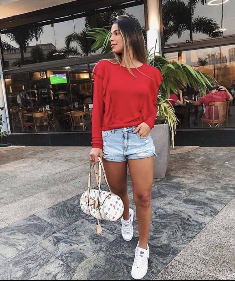 Looks com short jeans e tênis
