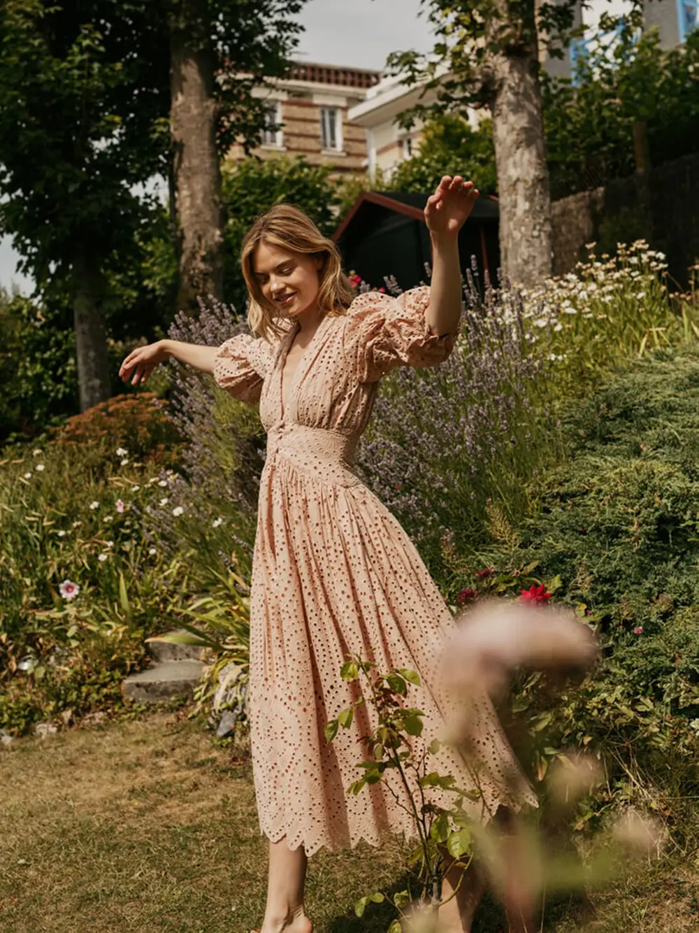 Cottagecore: Vestido com detalhes furadinhos