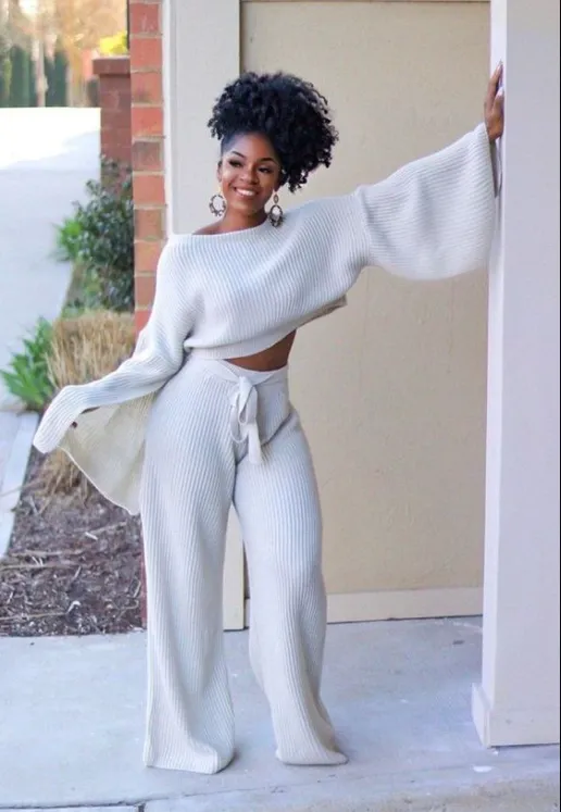 Looks monocromáticos: Conjunto malha canelada com cropeed manga longa e ampla 