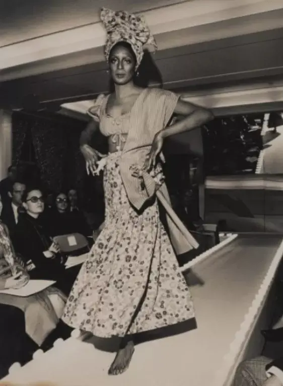 Desfile de Zuzu Angel da coleção International Dateline IV, The Helpless Angel, de 1972.