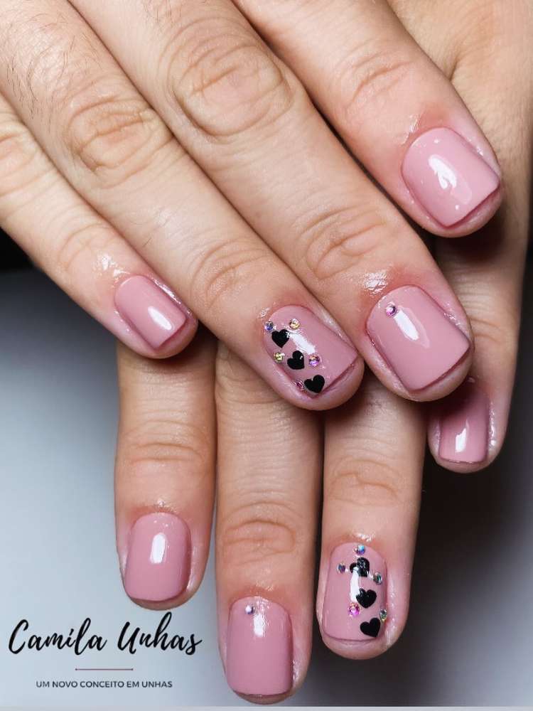 opção de unhas curtas decoradas