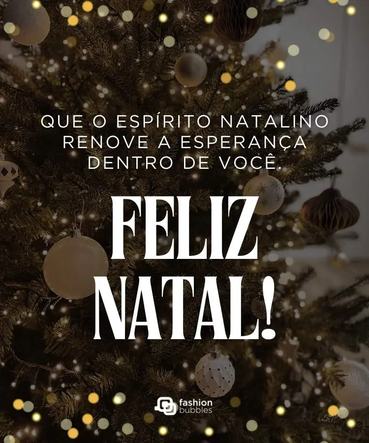 foto de árvore decorada com mensagem de feliz Natal