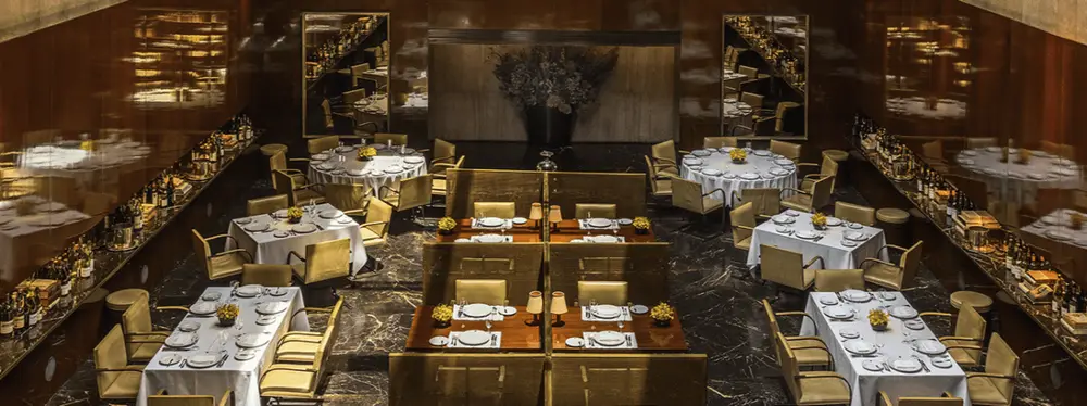 Salão com mesas e cadeiras. Restaurante Fasano - Restaurantes icônicos em SP