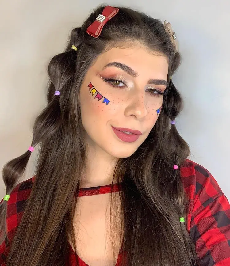 Look completo, com make, penteado e roupa para festa junina
