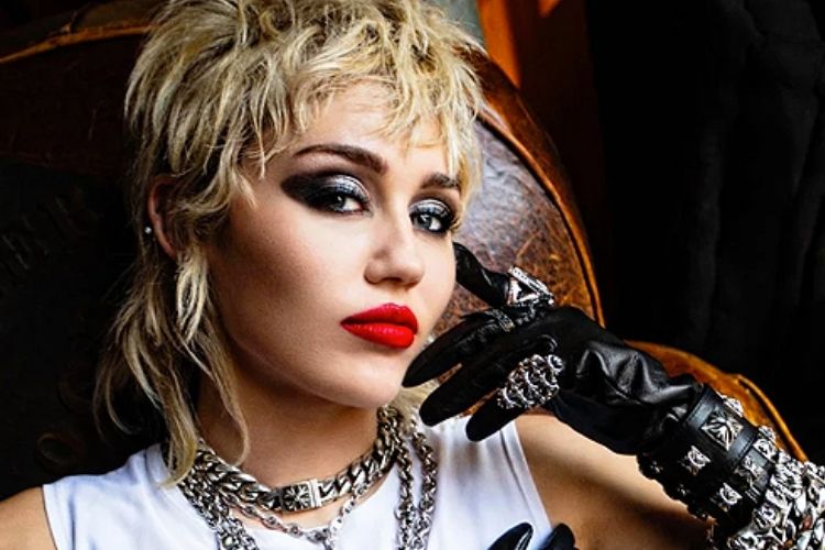 Miley Cyrus Plastic Hearts