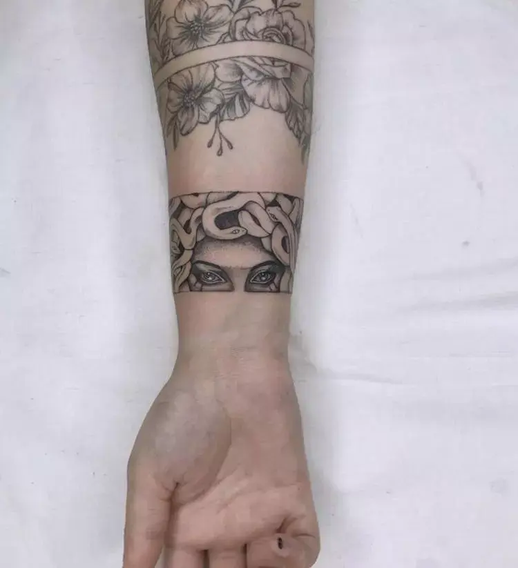 tatuagem dos olhos de medusa
