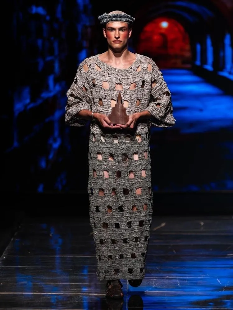 Modelo no desfile de Lindebergue, durante o 3º dia do DFB Festival 2026
