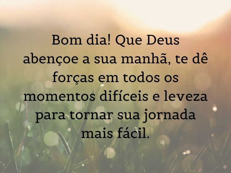 Foto borrada de grama e frase: Bom dia! Que Deus abençoe a sua manhã, te dê forças em todos os momentos difíceis e leveza para tornar sua jornada mais fácil