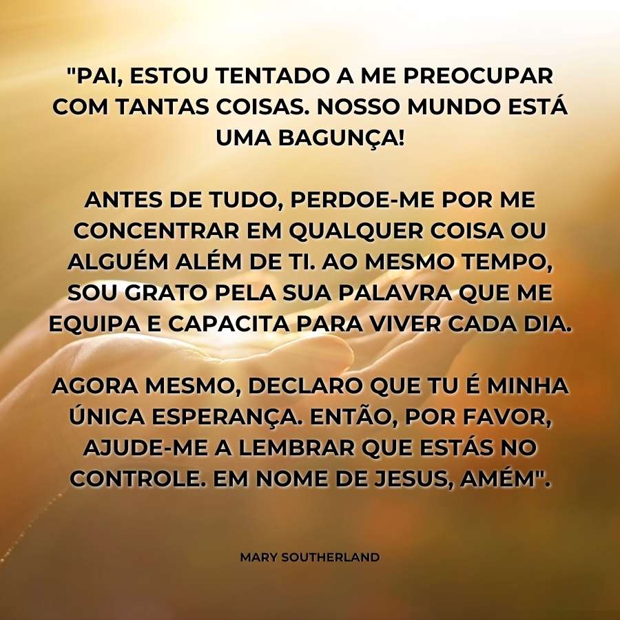 Oração escrita em foto de mãos.