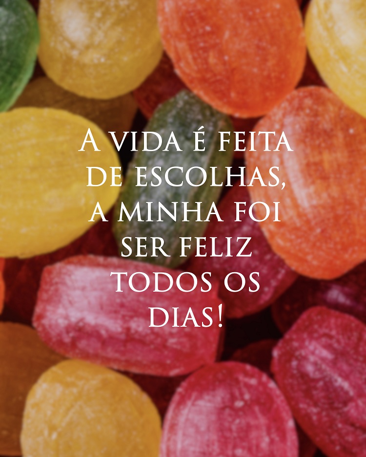 Imagem de balas adaptada com frase
