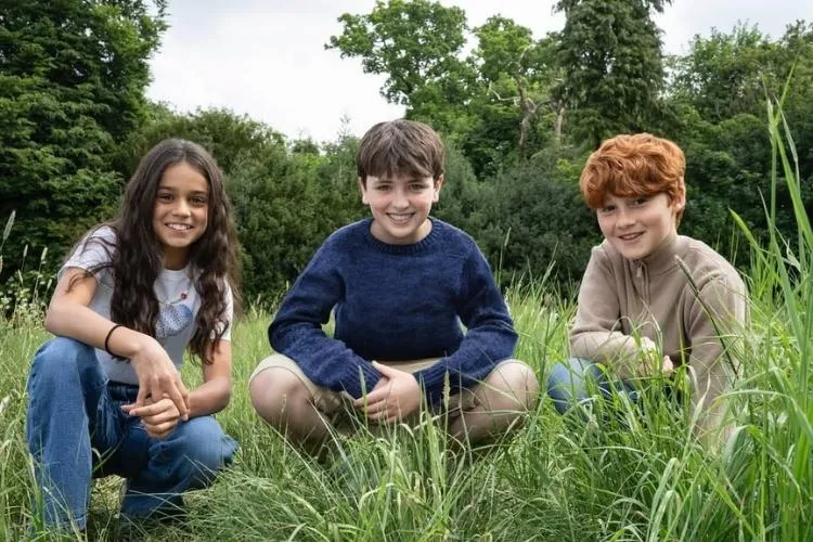 Foto dos atores escolhidos para interpretar Hermione, Harry e Rony na série de Harry Potter da HBO
