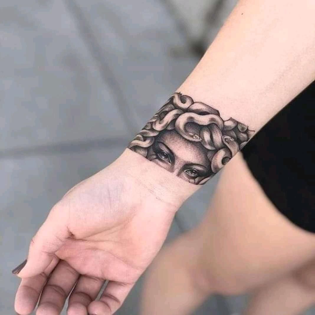 tatuagem de medusa no antebraço