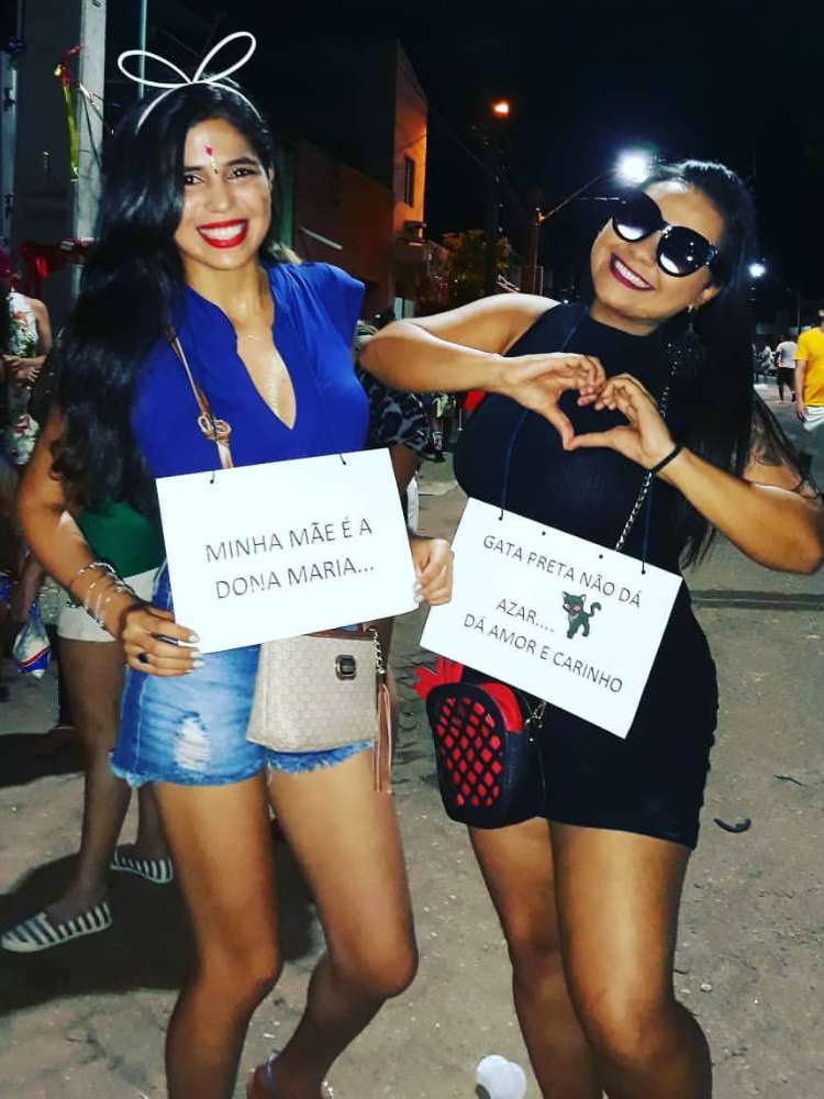 Opção de plaquinhas para look de Carnaval