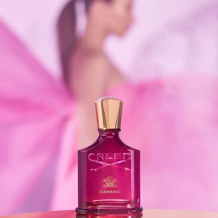 nova fragrância creed, embalagem quadrada rosa de tampa dourada