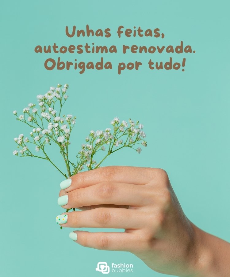 Mensagem curta de Dia da Manicure com foto de mão segurando flores