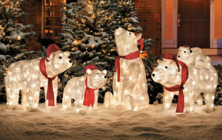 Decoração de natal para jardim com ursos iluminados.