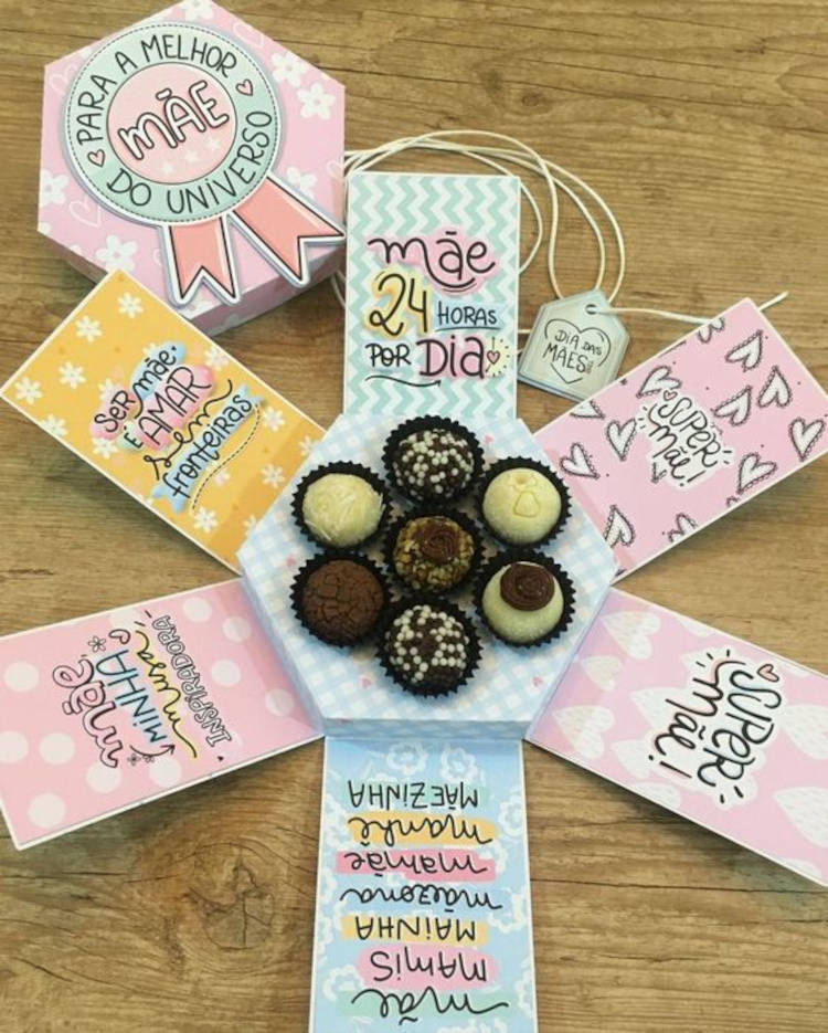 Caixa com brigadeiros.