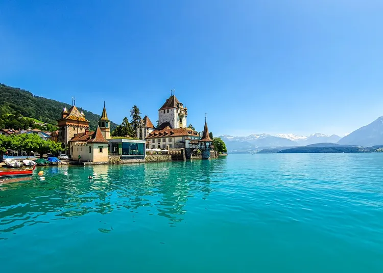 Lago Lucerna, na Suíça, durante o verão