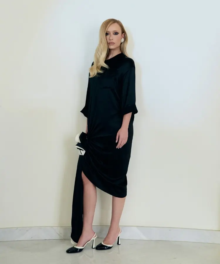 Maria Braz, uma das brasileiras no Festival de Cannes 2026, usando Chanel