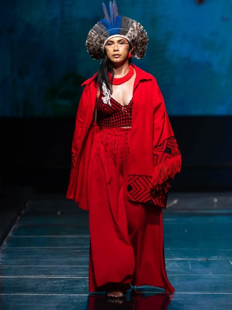 Modelo no desfile de Rodrigo Tremembé, durante o último dia do DFB Festival 2026