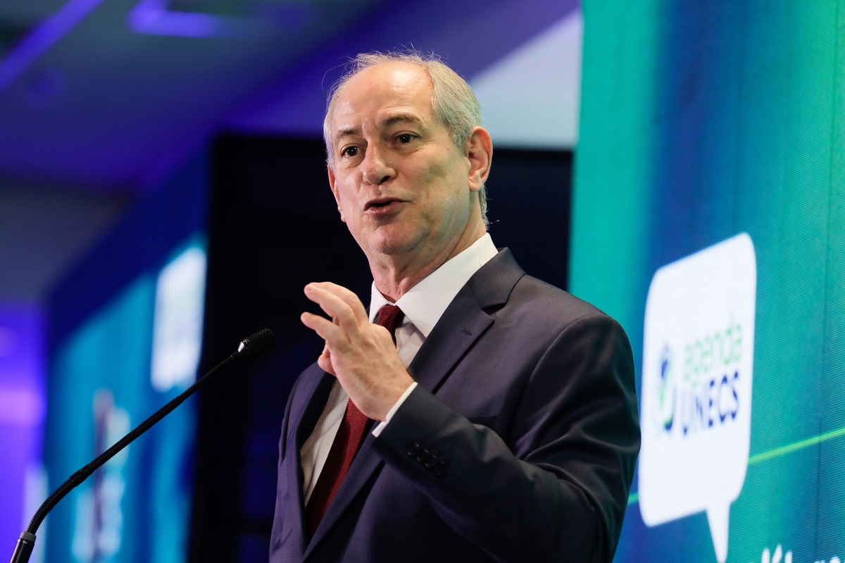 Ciro Gomes fala durante evento da Agenda UNECS