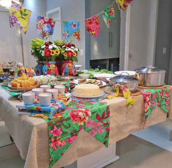 Mesa junina.