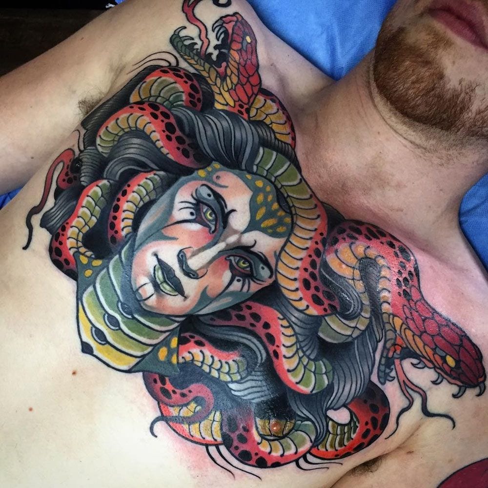 tatuagem de medusa no peito masc