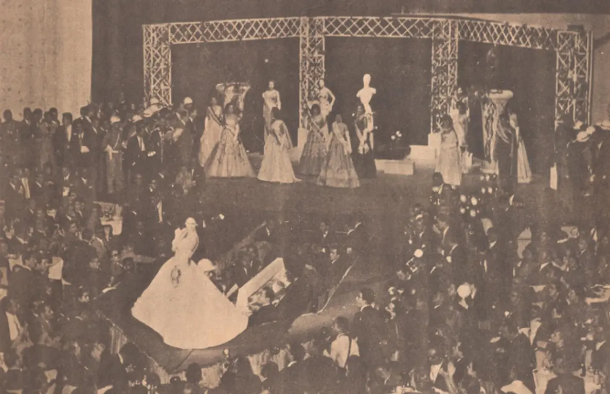 Concurso Miss Brasil de 1957, com Mena Fiala no juri.