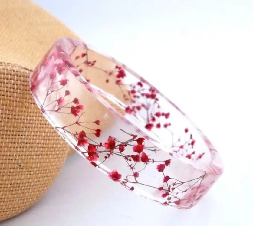 Pulseira de resina com flores