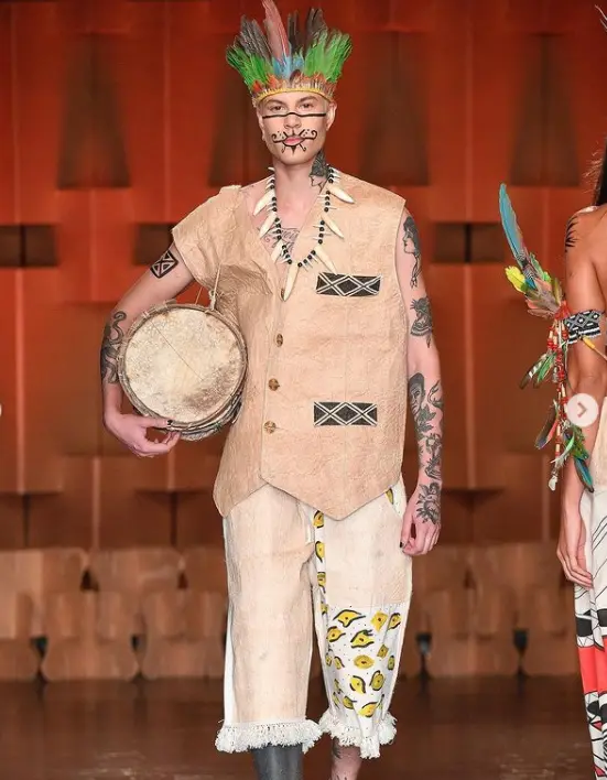 Colete e bermuda inspiradas na cultura indígena 