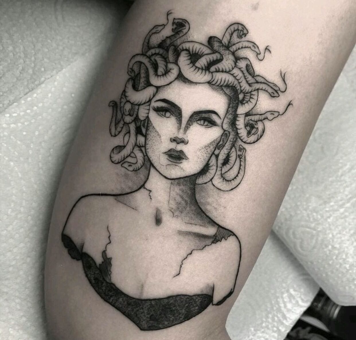 tatuagem de busto medusa