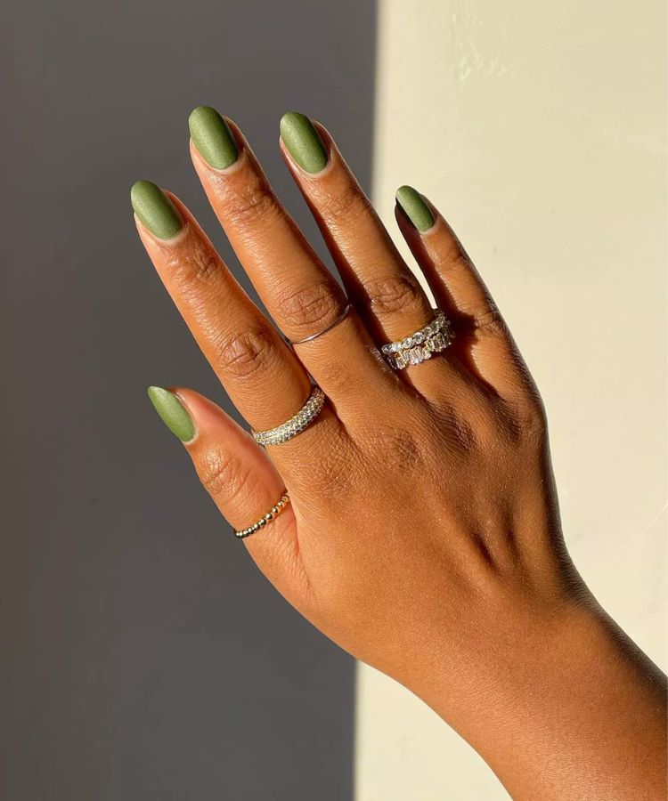 Unhas verde musgo