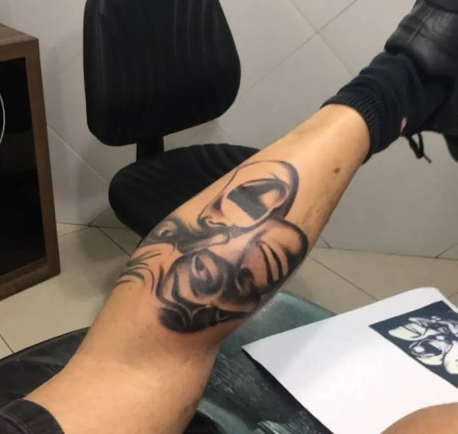 Foto da Tatuagem de IRan Malfitano em Homenagem ao teatri
