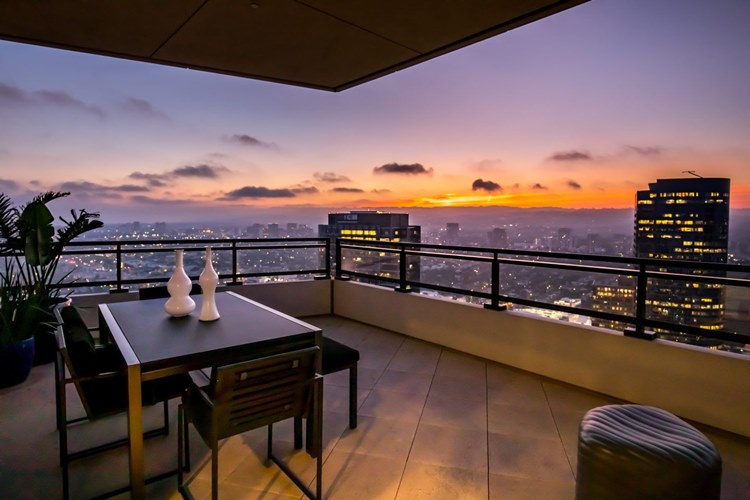 Mansão da cantora com vista para Los Angeles.