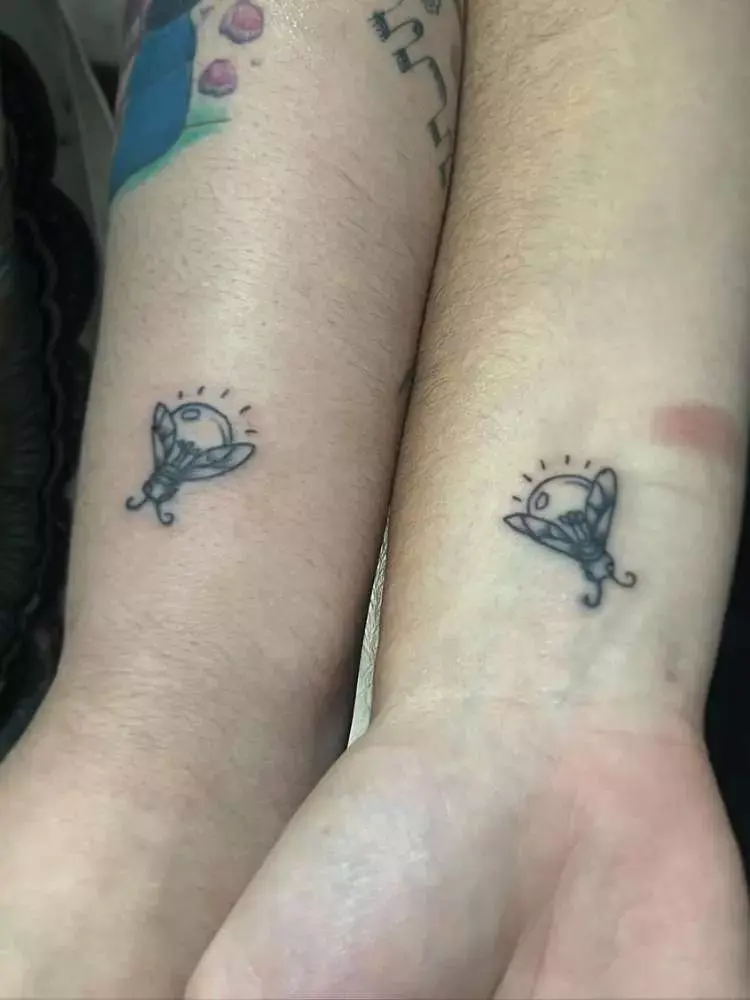 Opção de tatuagem de amigas