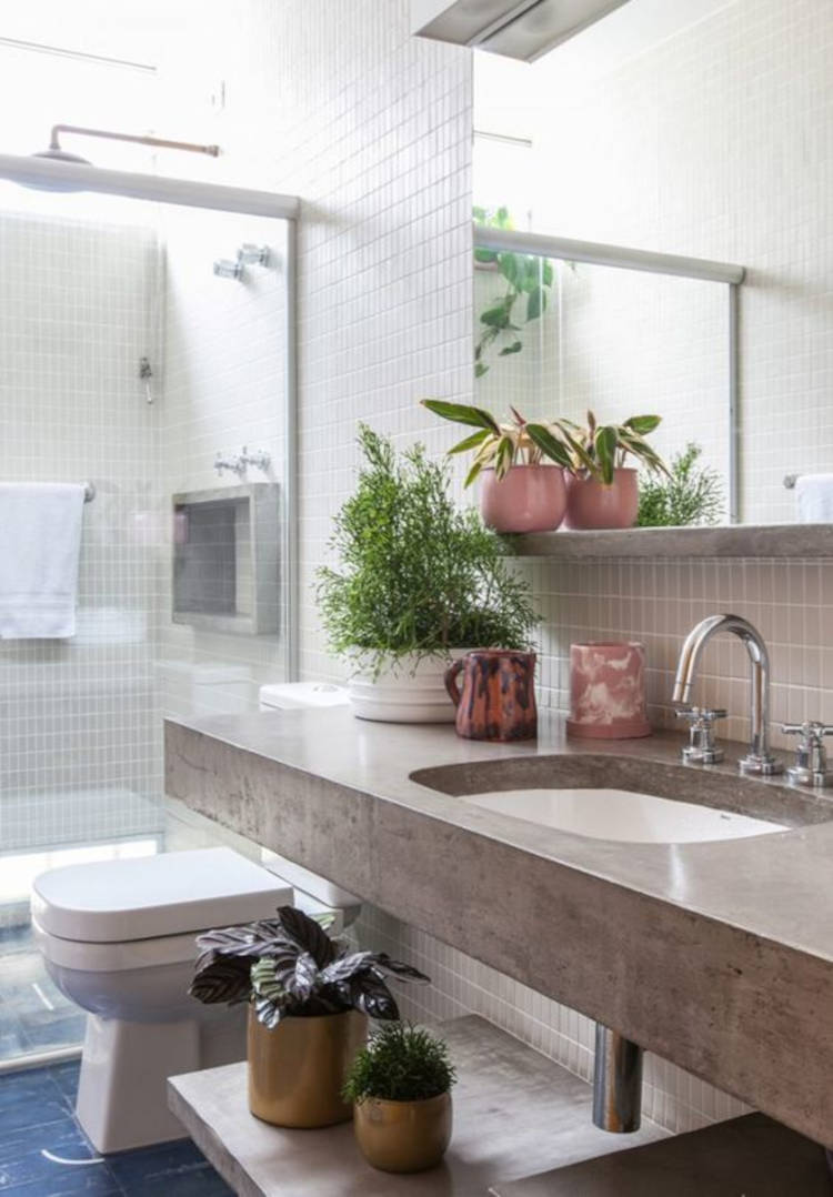 Decoração no Banheiro feng shui com plantas.