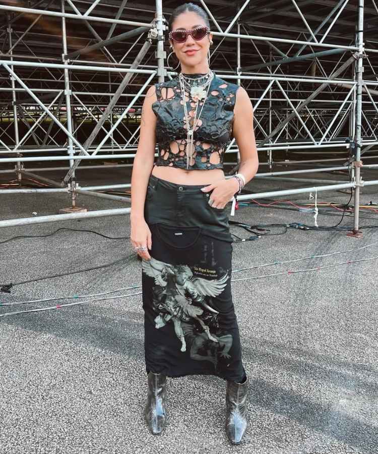 Foquinha foi de top e saia mídi - look Lollapalooza 2026