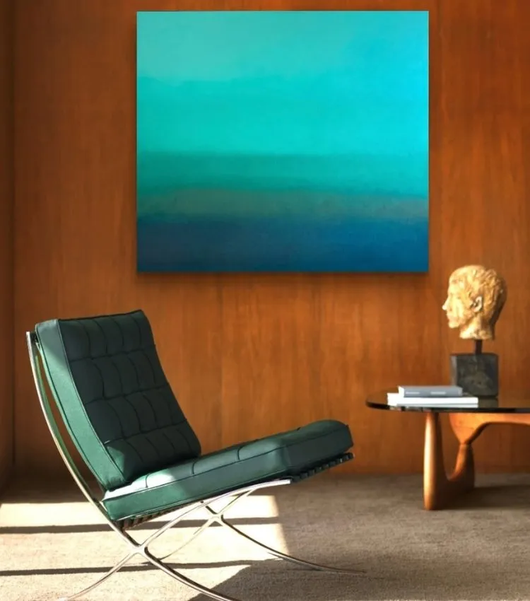 Escritório decorado com quadro em degradê de azul