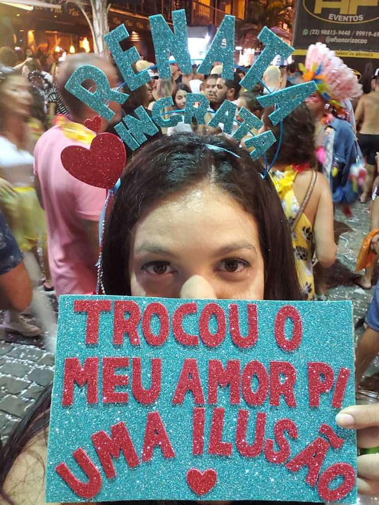 Opção de plaquinhas para look de Carnaval