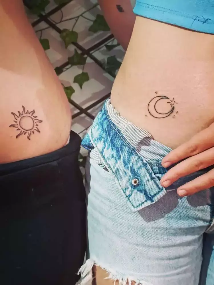 Opção de tatuagem de amigas