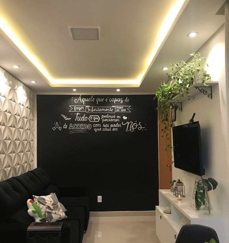 Sala com parede de lousa