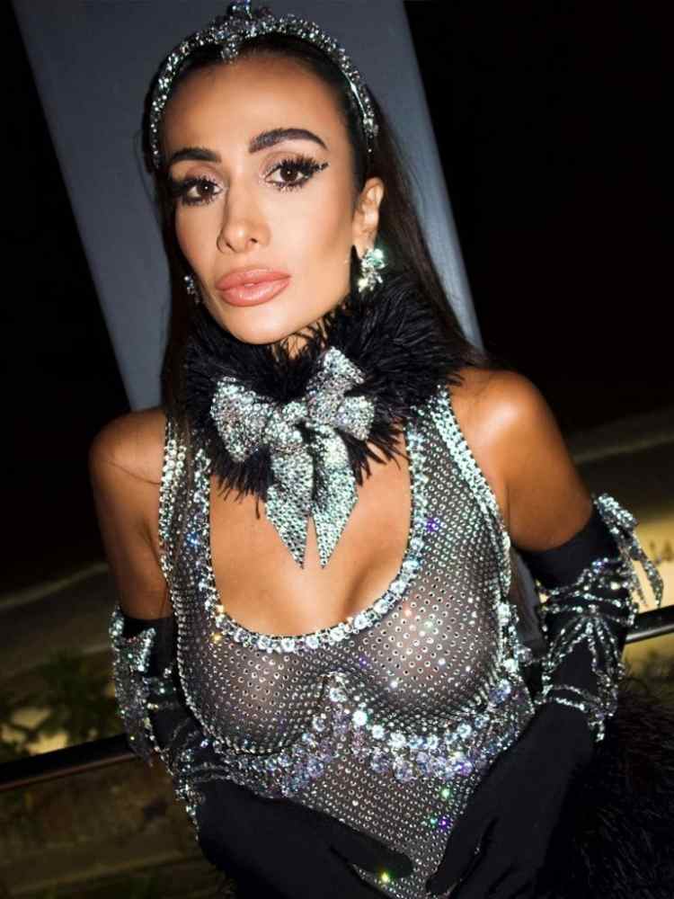 Atriz Vivian Blaine no papel de Cat Woman no filme Guys and Dolls, que resgata o mood Old Hollywood